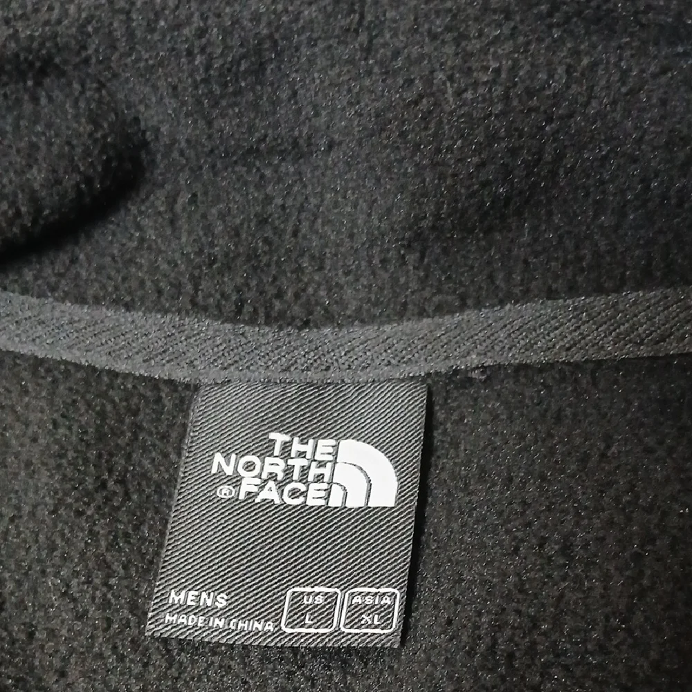 The North Face Men’s Black Lightweight Fleece Jacket